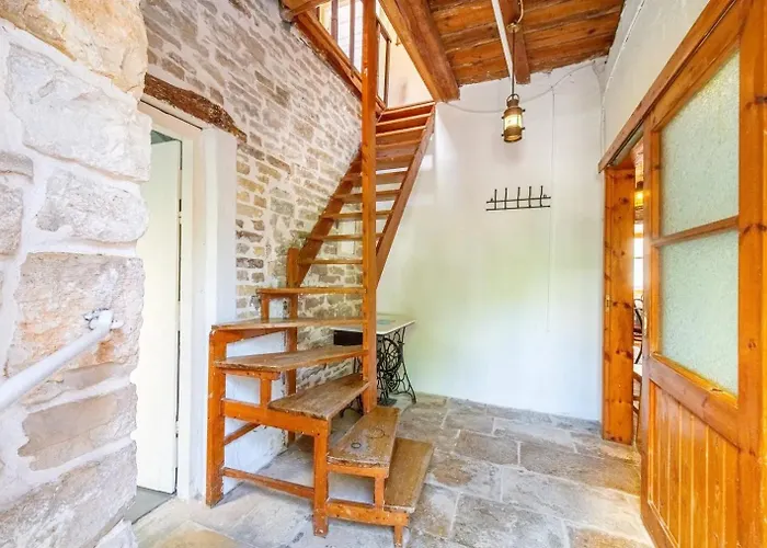Historic Downtown Home In Gaios