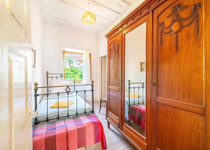 Historic Downtown Home In Gaios